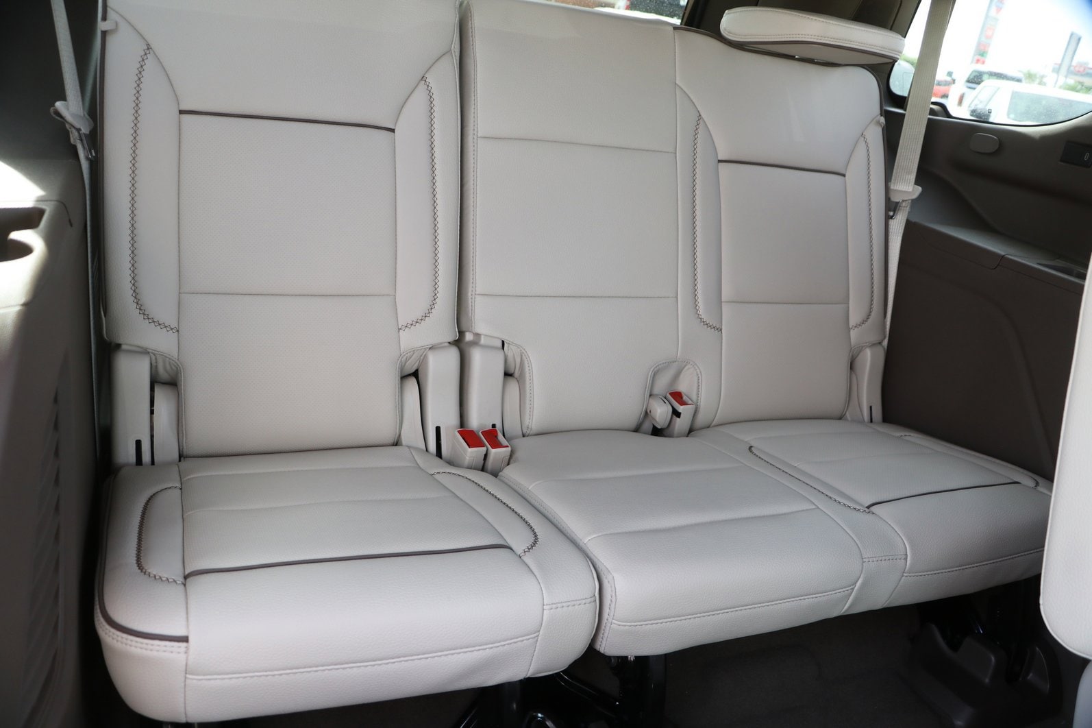 2026 GMC Yukon Denali - Photo 32