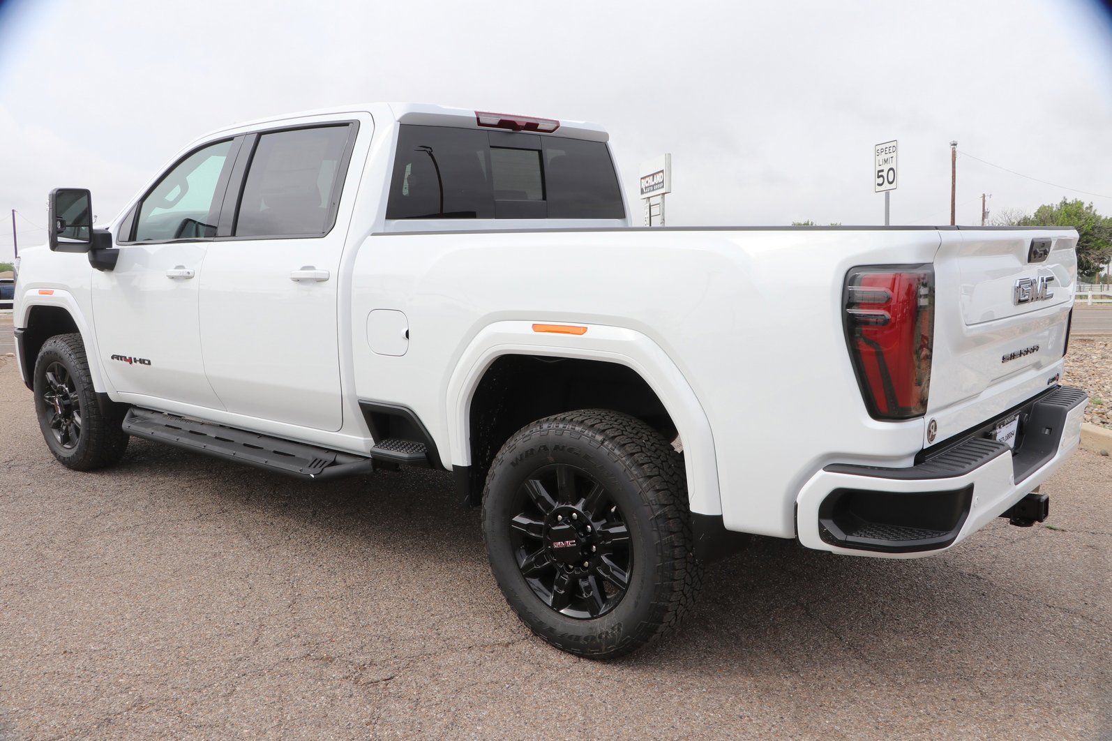 2026 GMC Sierra 2500HD AT4 - Photo 7