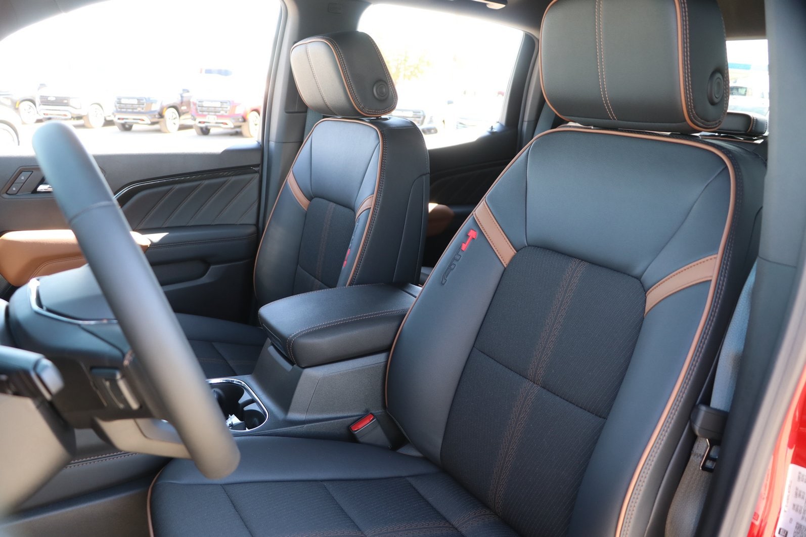 2026 GMC Canyon AT4 - Photo 14