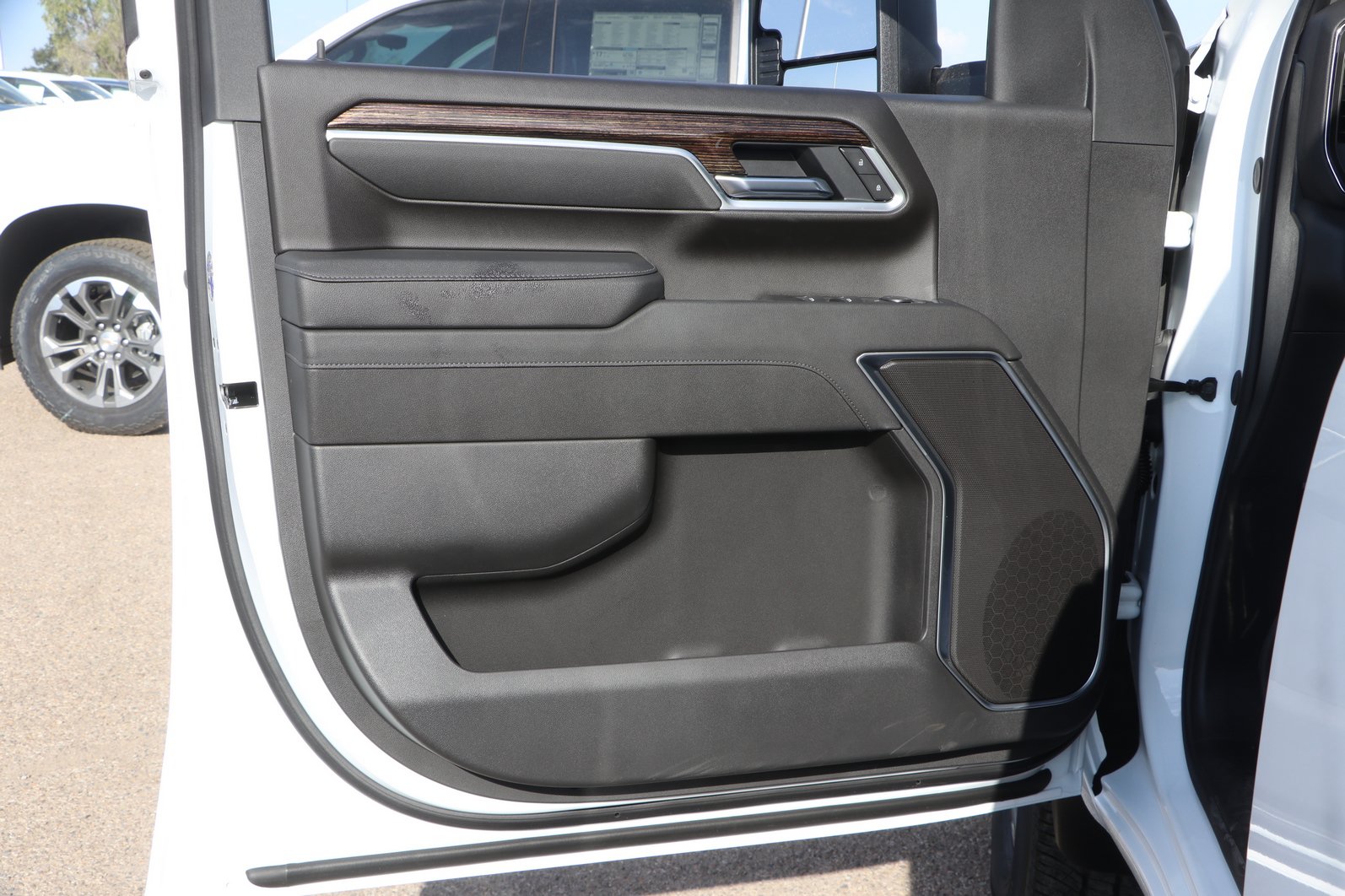 2026 GMC Sierra 3500HD SLE - Photo 10
