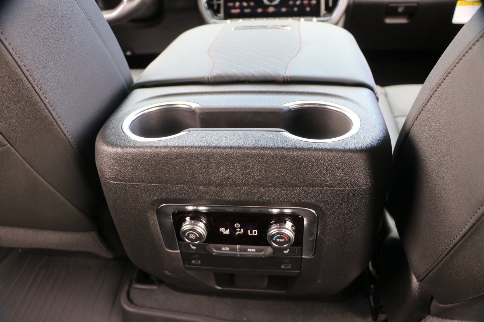 2026 GMC Yukon XL AT4 - Photo 34