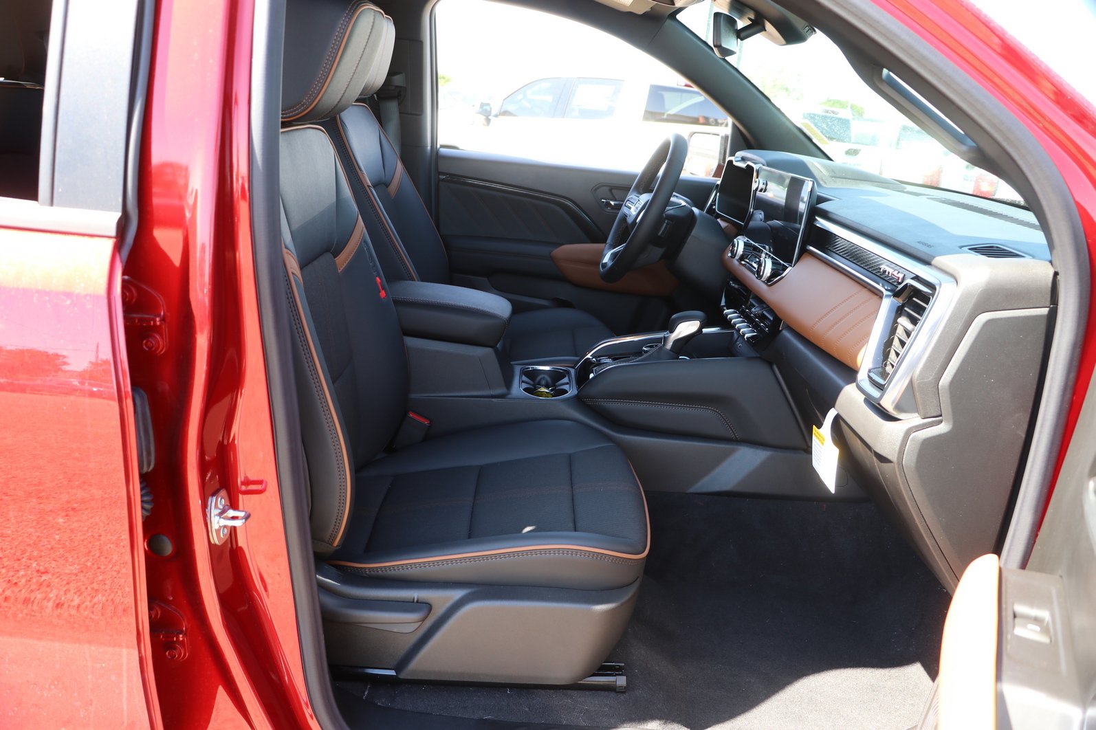 2026 GMC Canyon AT4 - Photo 31