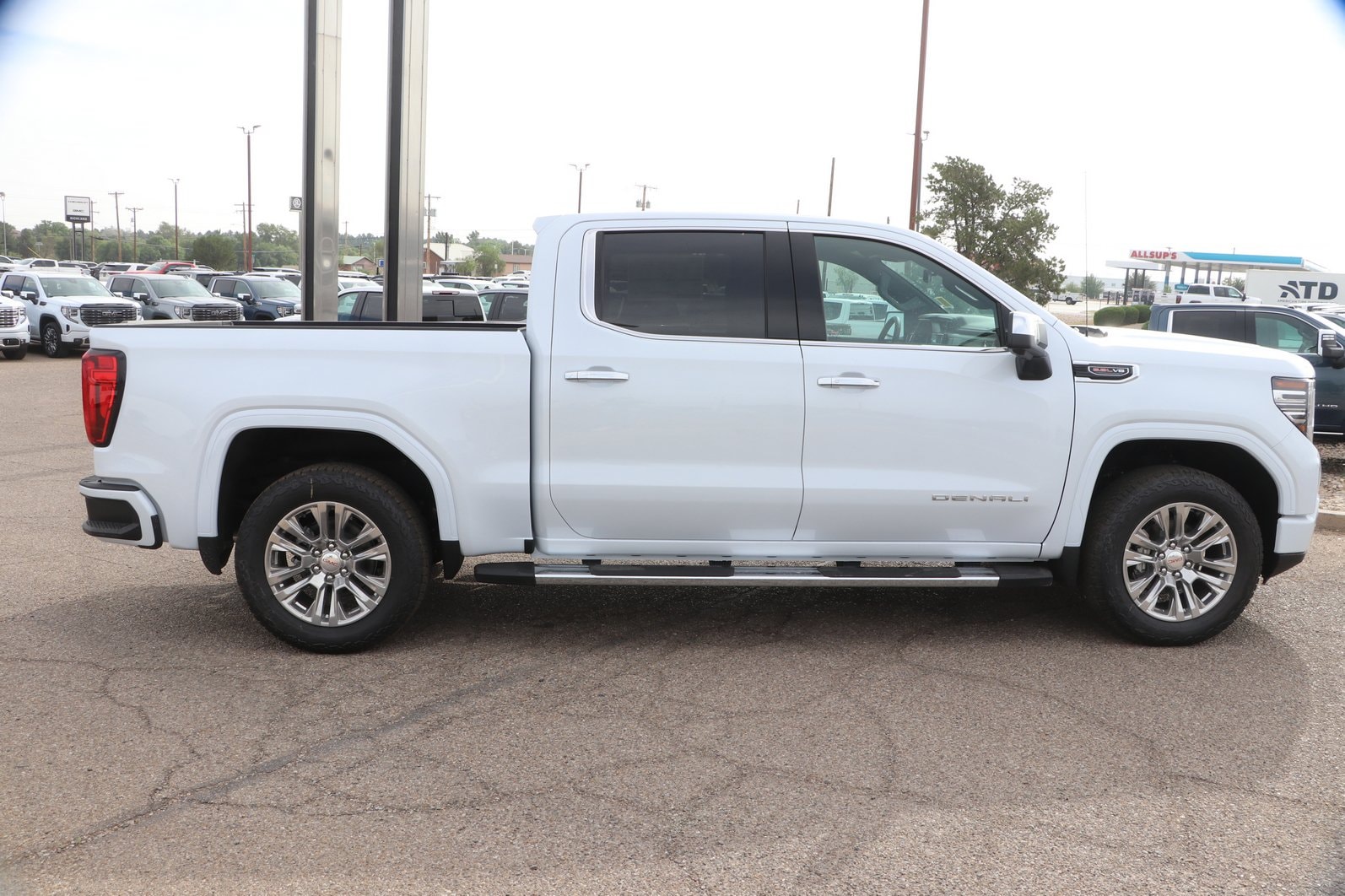 2026 GMC Sierra 1500 Denali - Photo 10