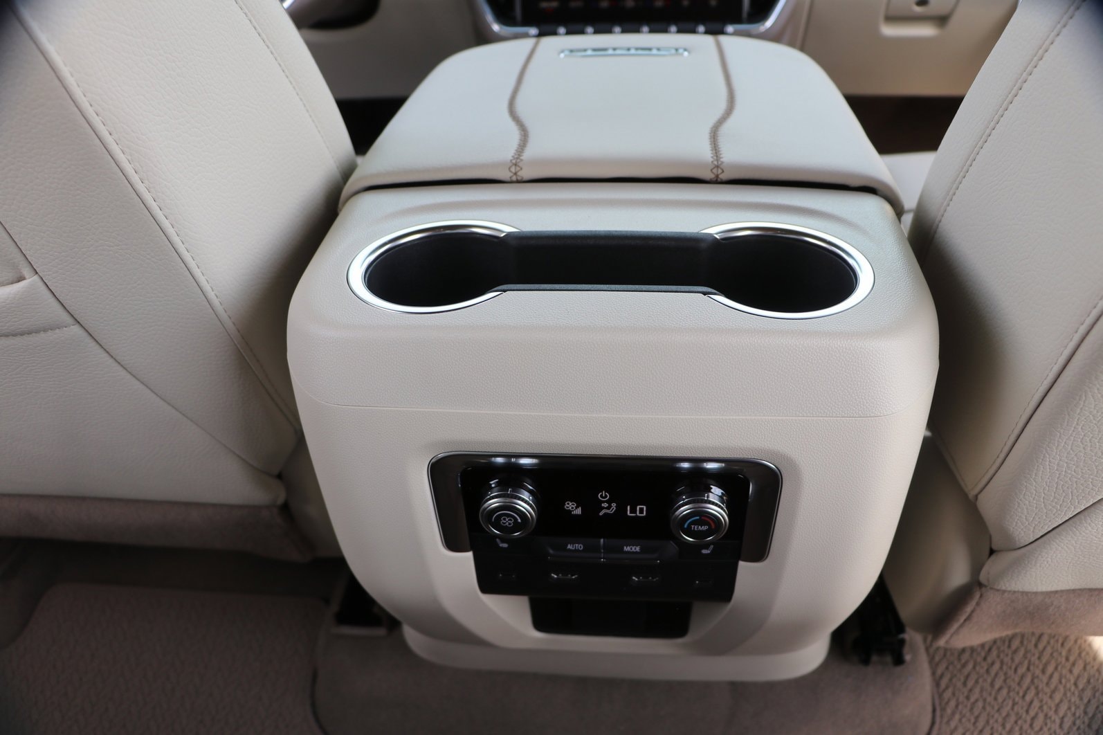 2026 GMC Yukon Denali - Photo 36