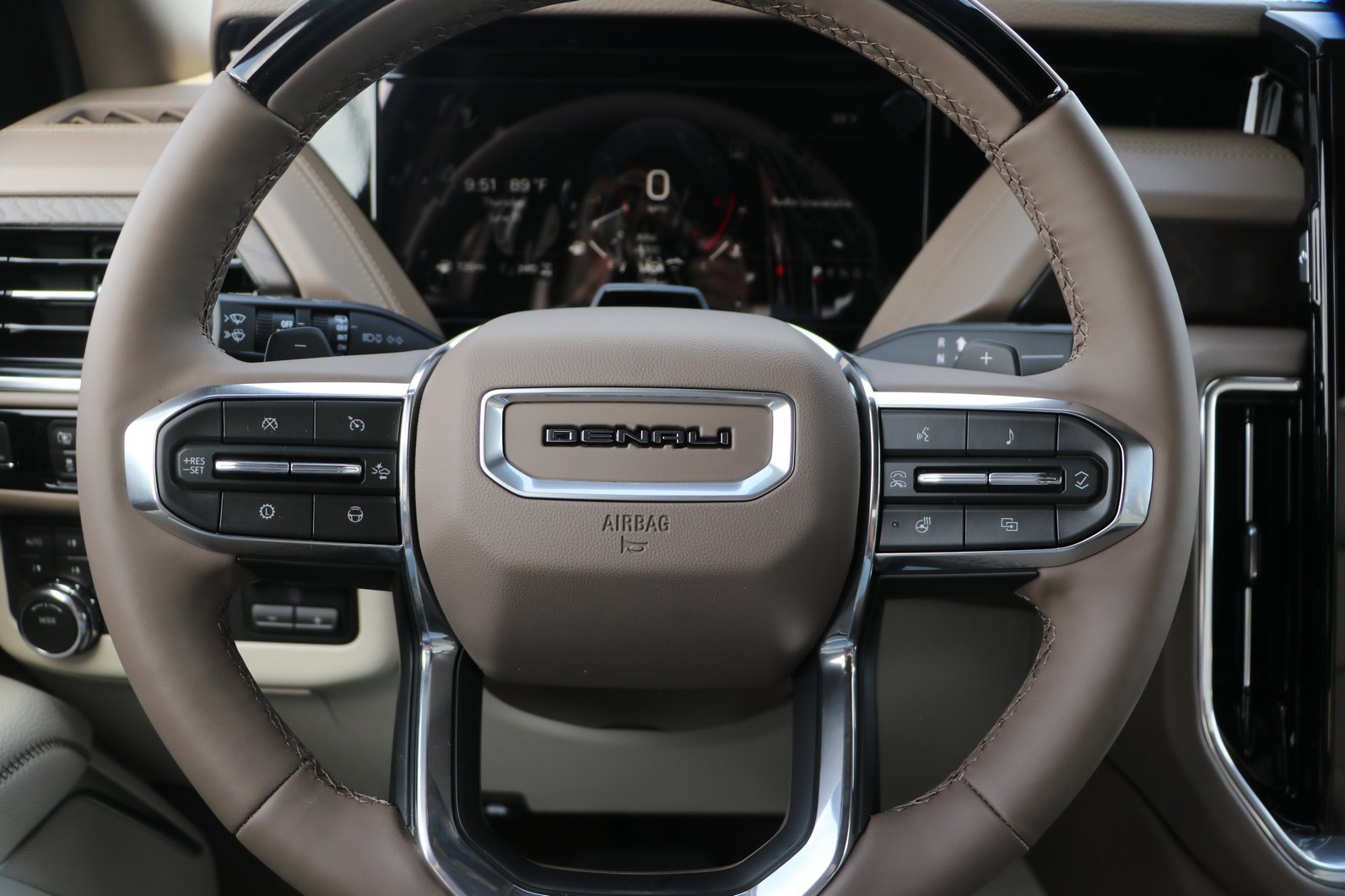 2026 GMC Yukon Denali - Photo 19