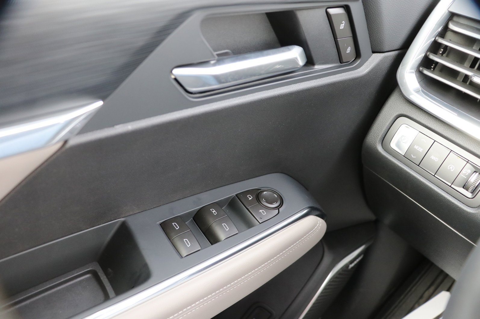 2026 GMC Acadia Elevation - Photo 13