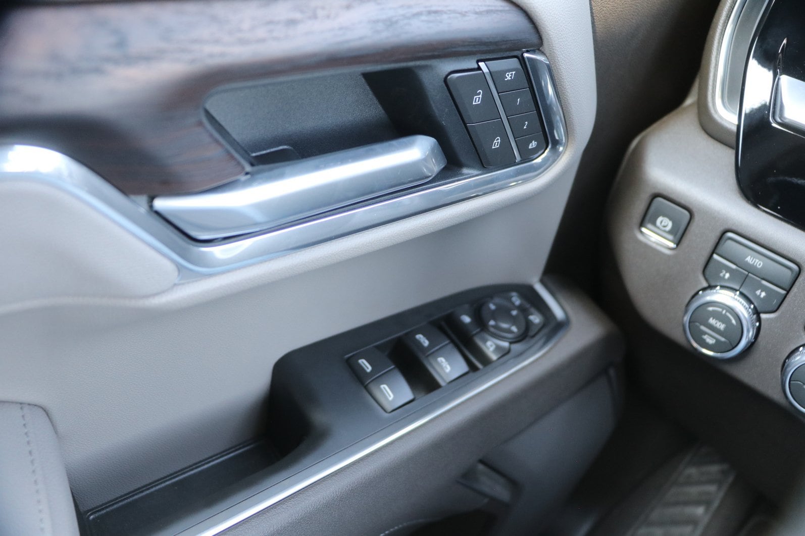 2026 GMC Sierra 1500 SLT - Photo 10