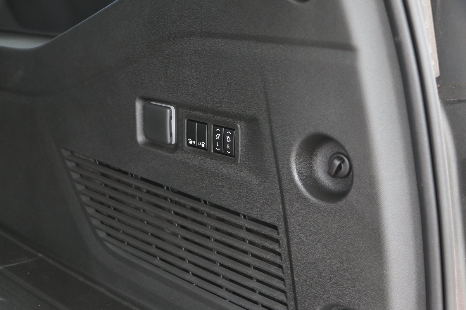 2026 GMC Yukon XL AT4 - Photo 33