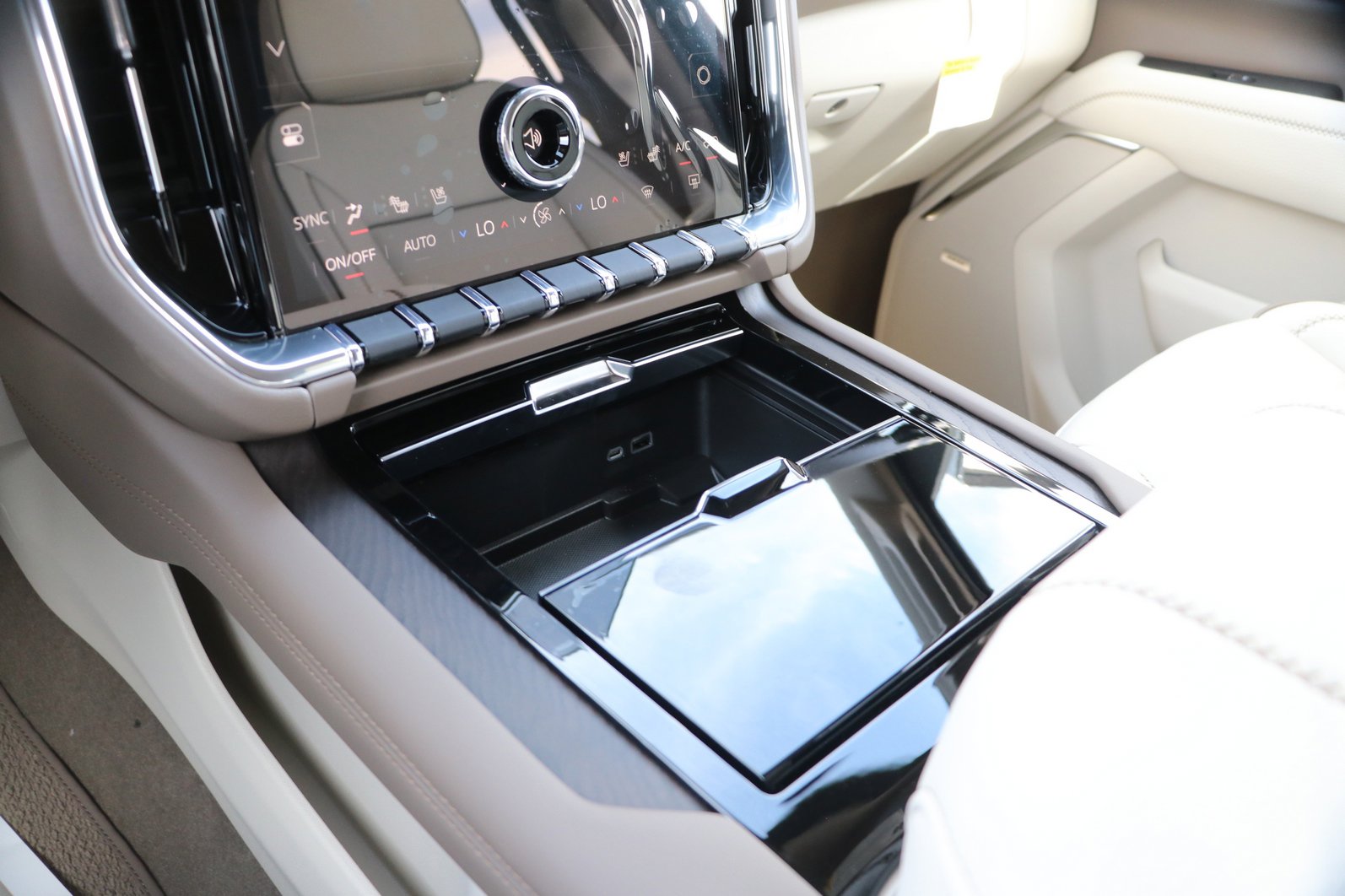 2026 GMC Yukon Denali - Photo 26