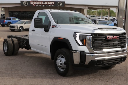 2026 GMC Sierra 3500 HD Chassis Cab Pro Truck