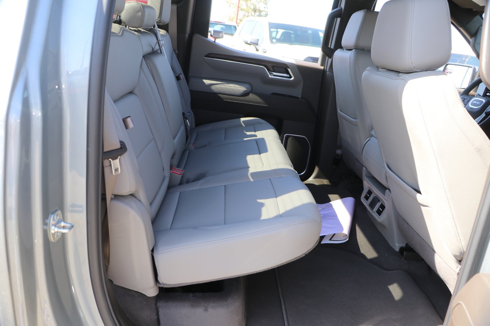 2026 GMC Sierra 1500 SLT - Photo 29
