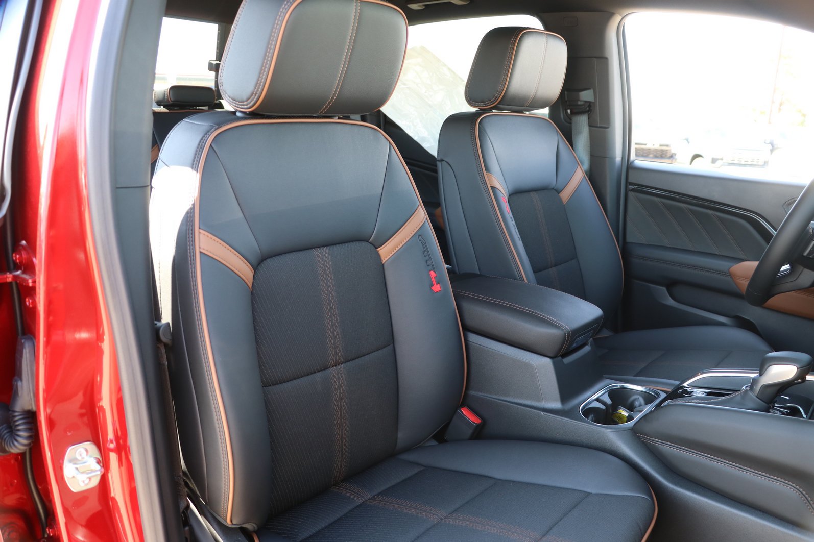 2026 GMC Canyon AT4 - Photo 32