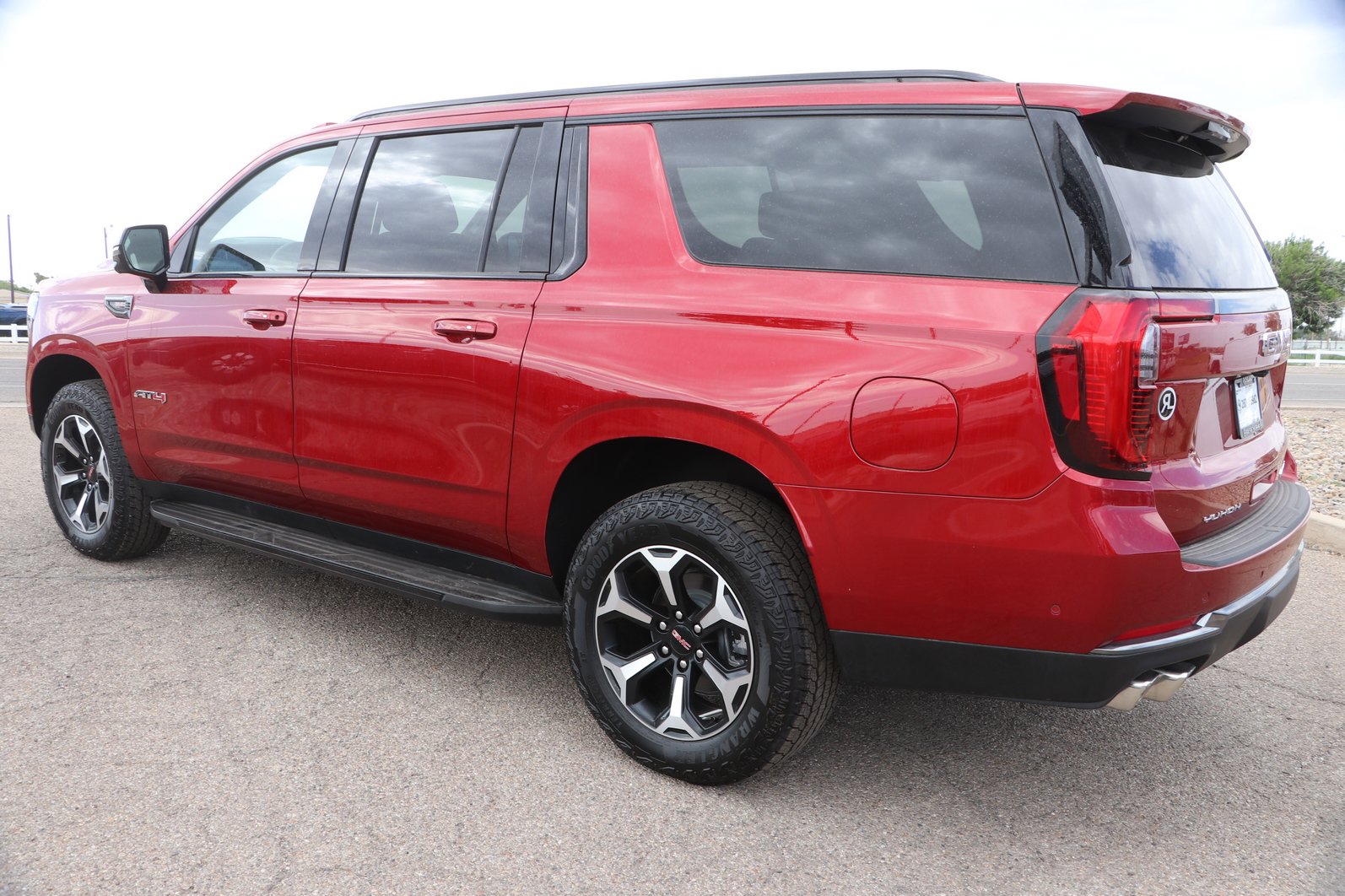 2026 GMC Yukon XL AT4 - Photo 7