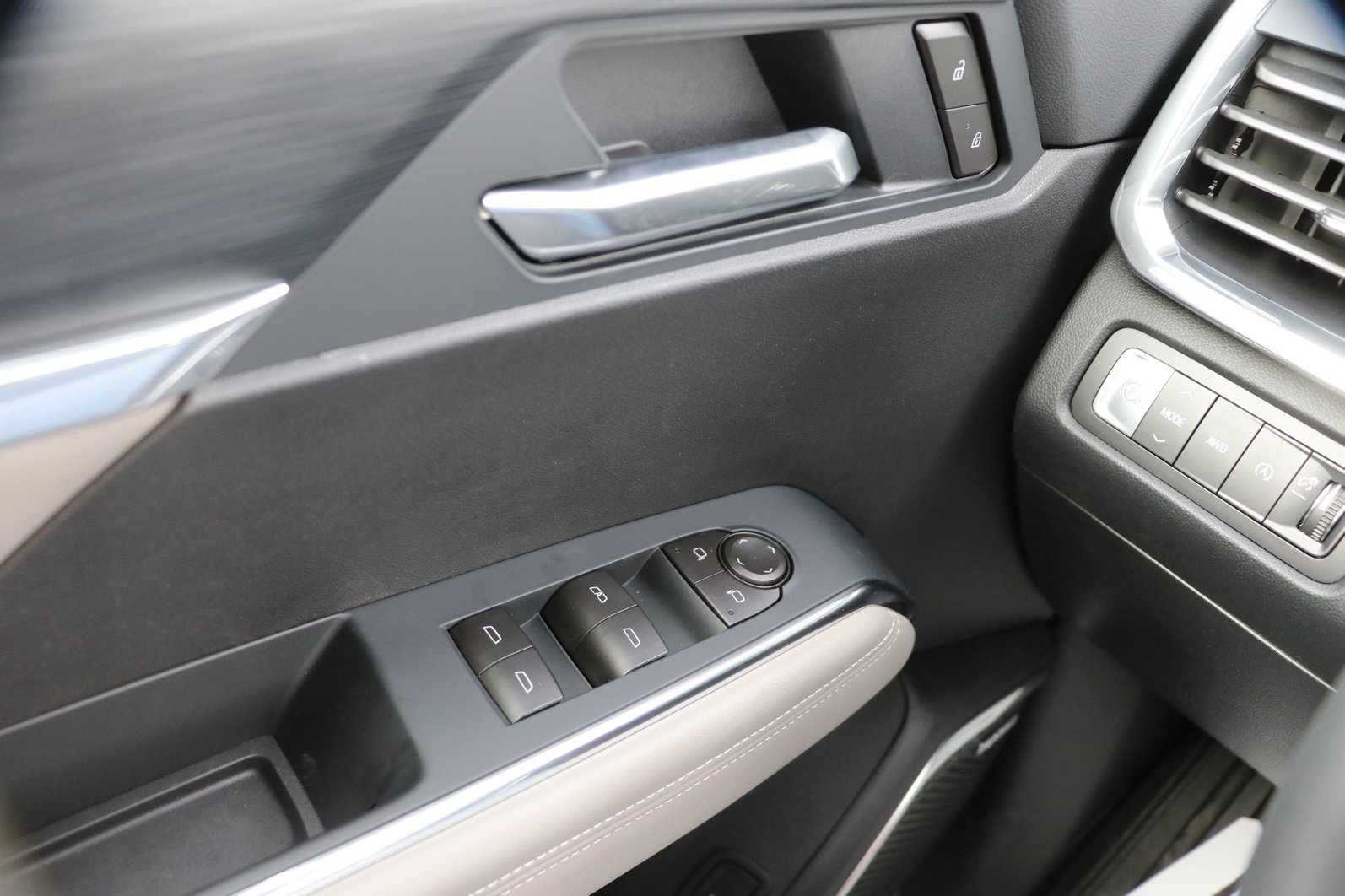 2026 GMC Acadia Elevation - Photo 10