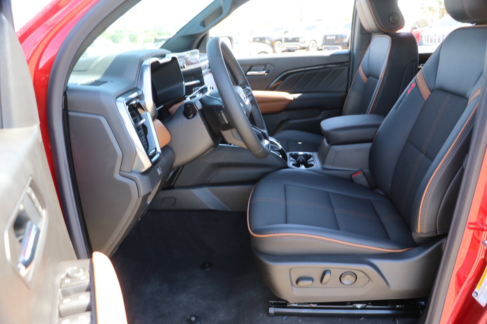 2026 GMC Canyon AT4 - Photo 13