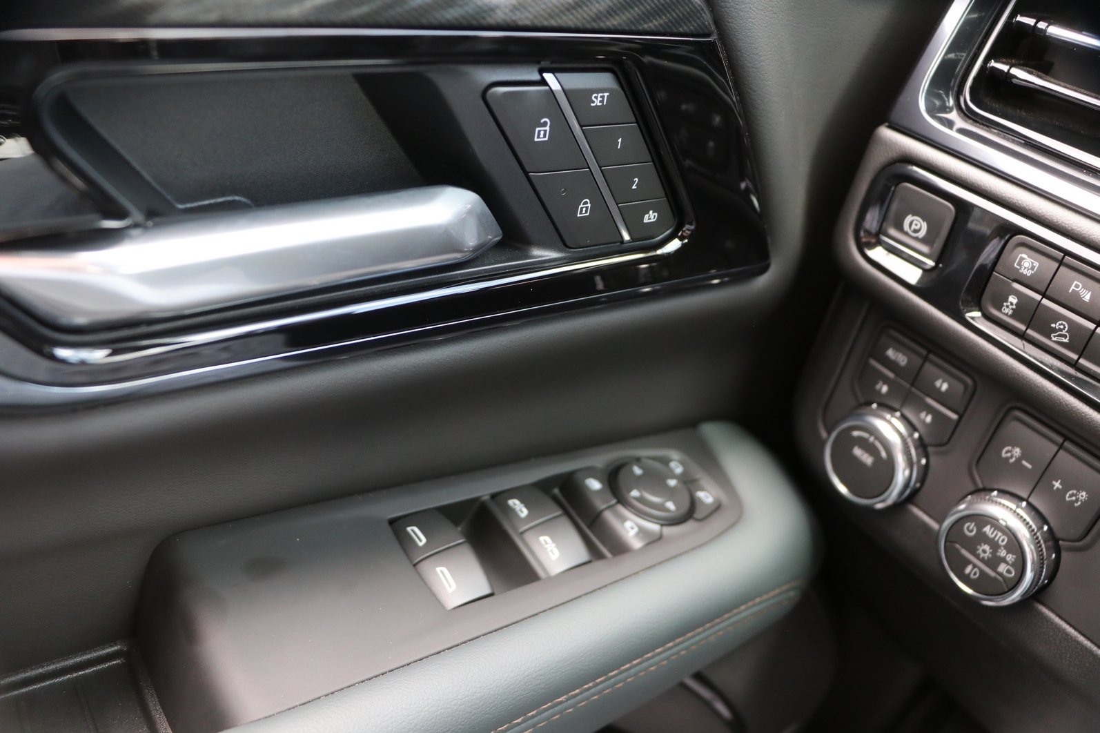 2026 GMC Yukon XL AT4 - Photo 13