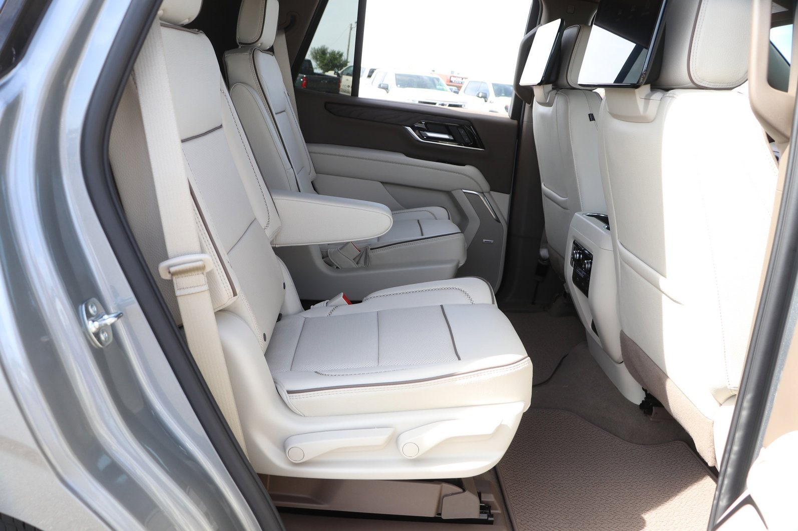 2026 GMC Yukon Denali - Photo 31