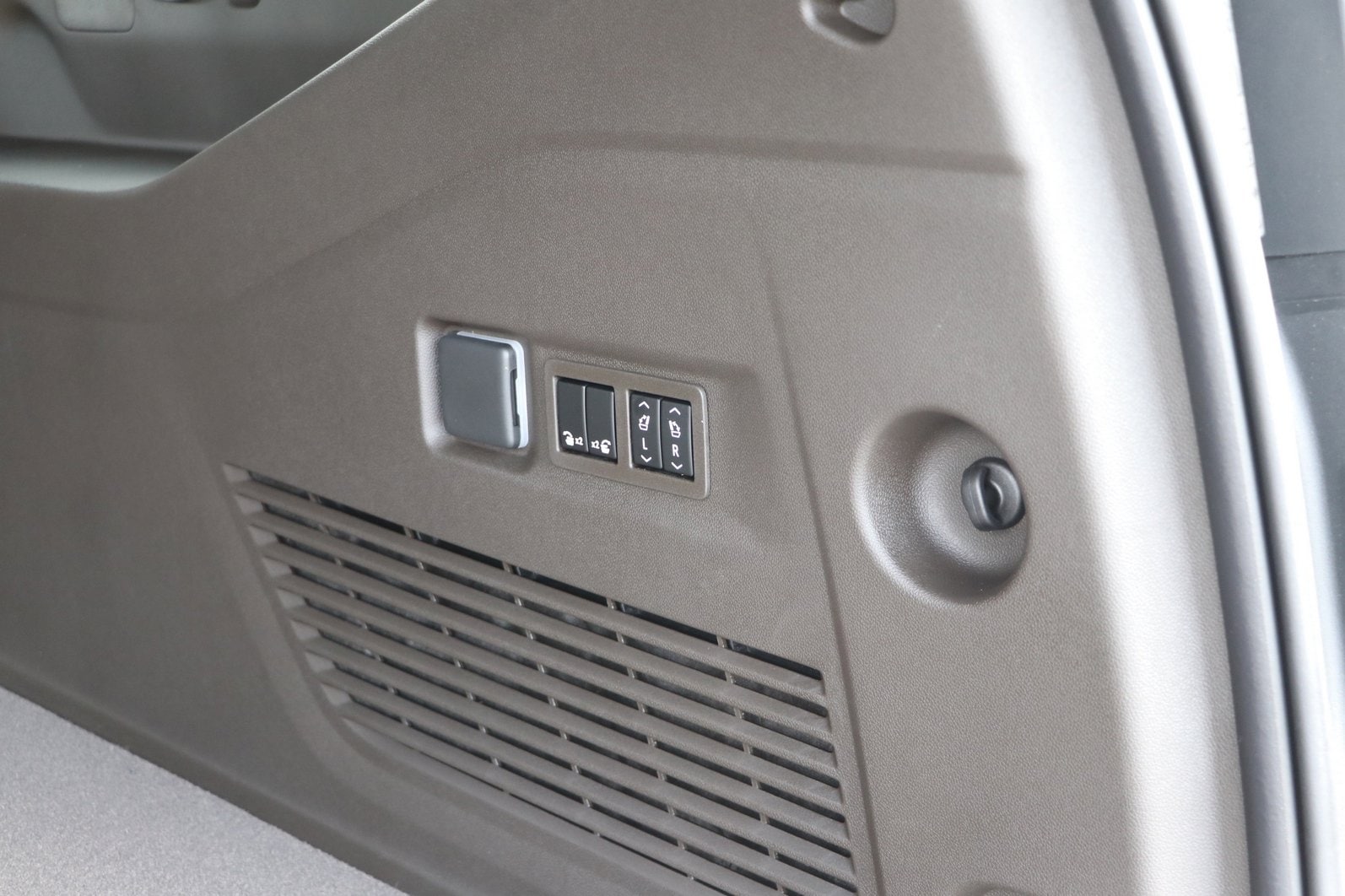 2026 GMC Yukon XL Elevation - Photo 34