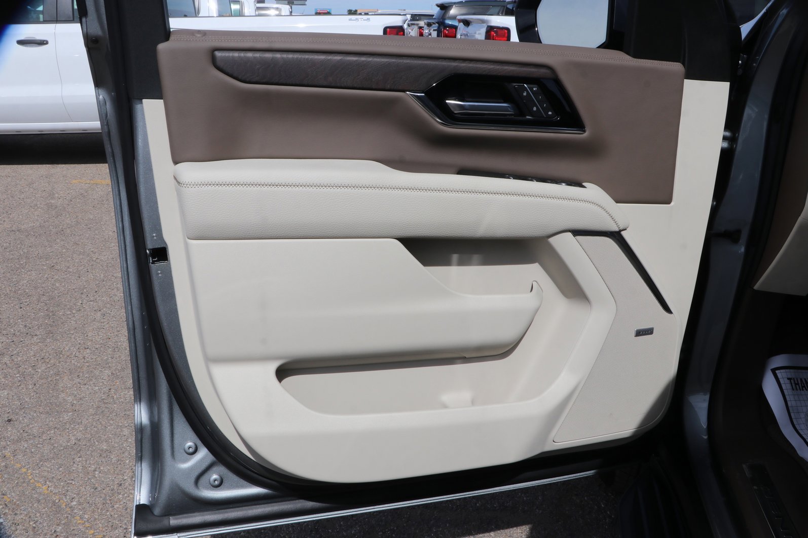 2026 GMC Yukon Denali - Photo 12