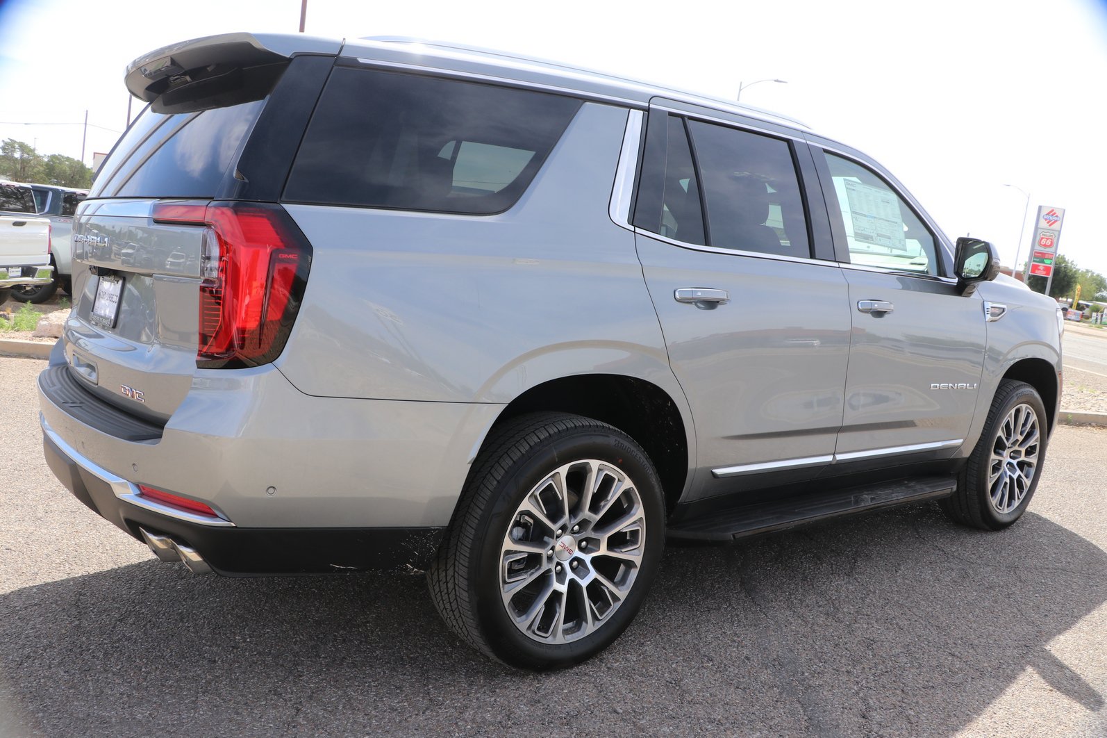 2026 GMC Yukon Denali - Photo 9