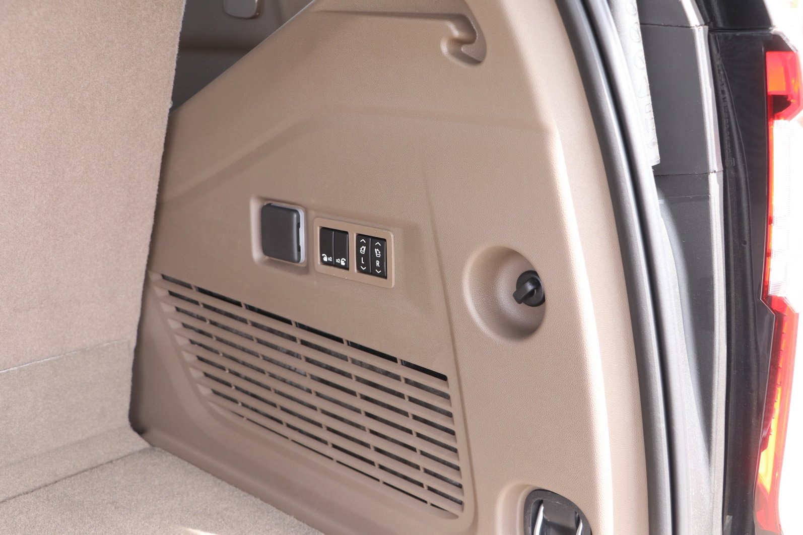 2026 GMC Yukon Denali - Photo 34