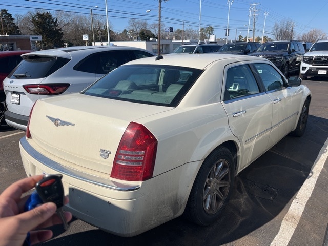 Used 2005 Chrysler 300 C with VIN 2C3AA63HX5H658518 for sale in Richmond, VA