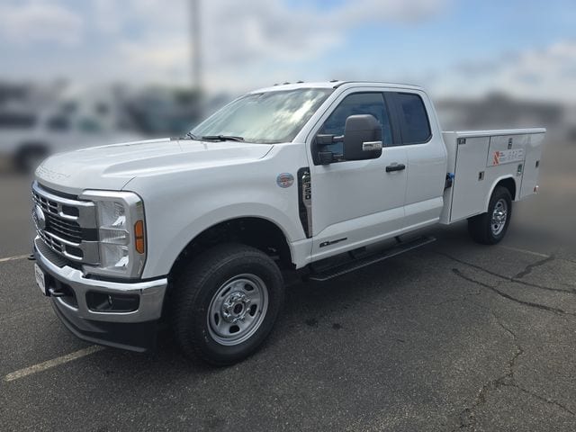 2026 Ford F-350 Chassis Service Body 