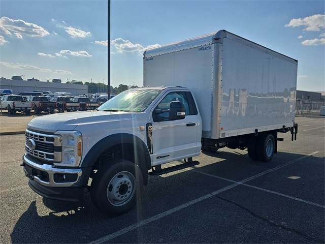 2025 Ford F-600 Super Duty Chassis Cab XL's photo