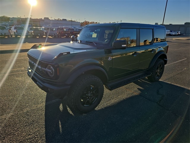 2025 Ford Bronco 4-Door Outer Banks's photo