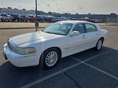 2004 Lincoln Town Car Signature Sedan