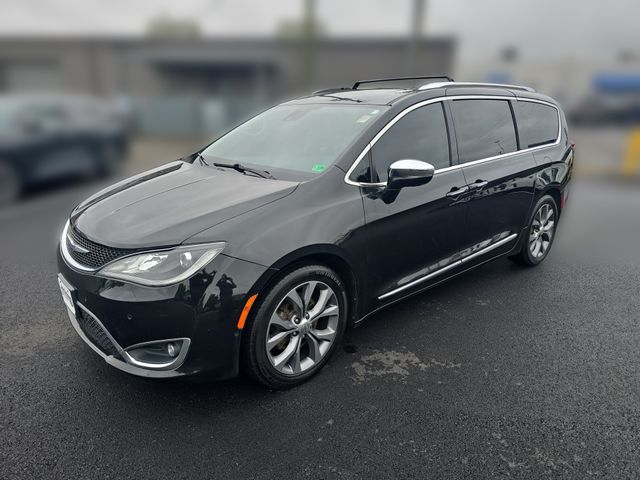 2020 Chrysler Pacifica Limited's photo