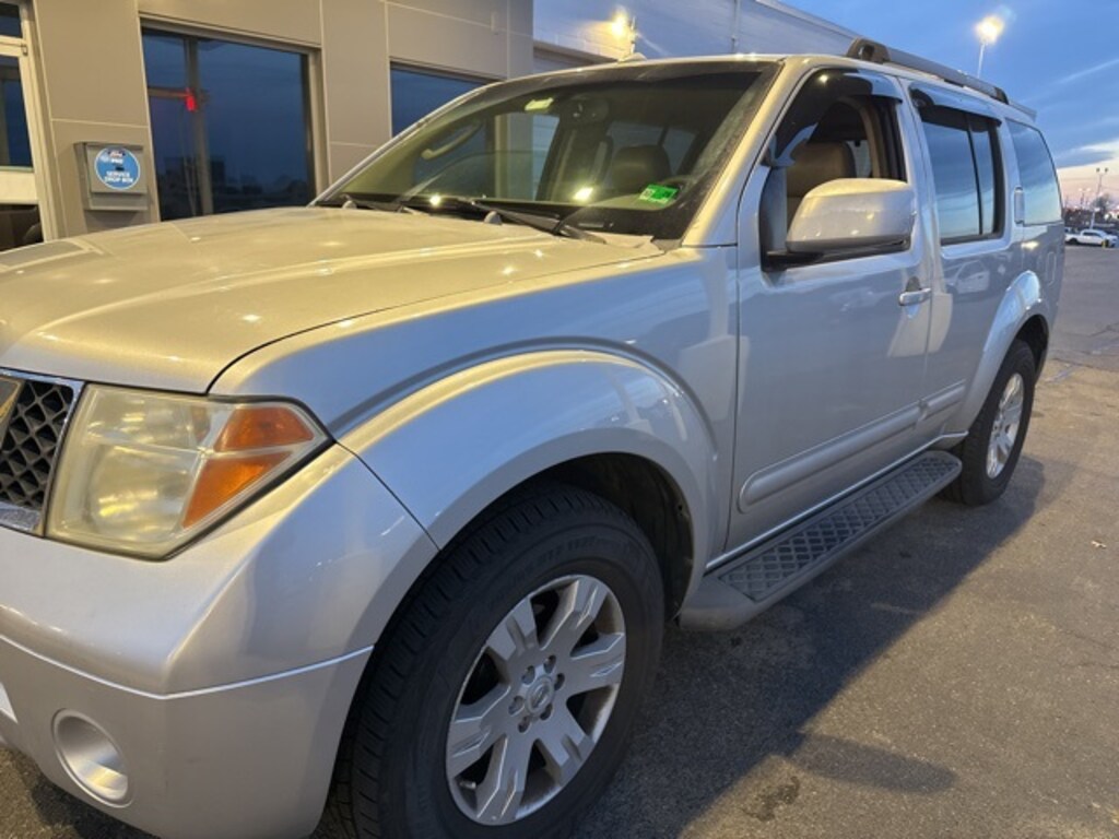 Used 2006 Nissan Pathfinder LE SUV