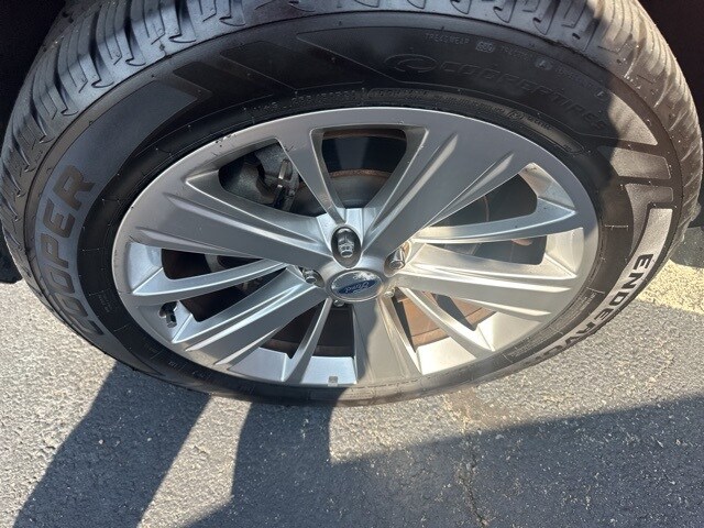 2019 Ford Explorer Limited photo 2