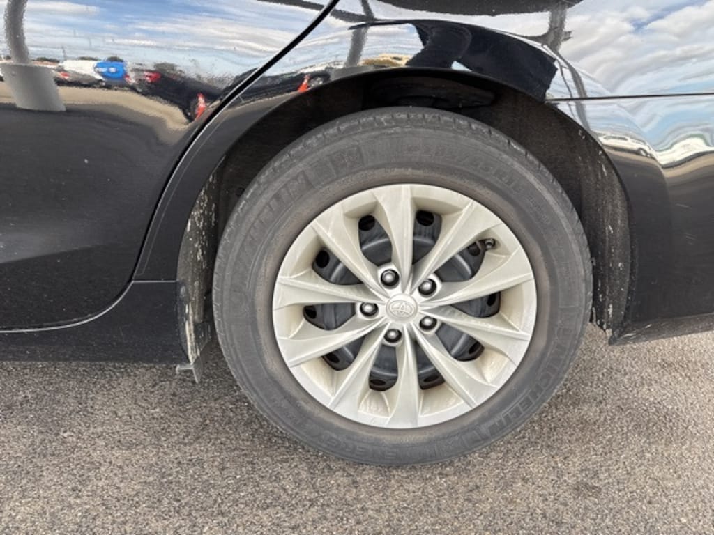 Used 2017 Toyota Camry XLE Sedan