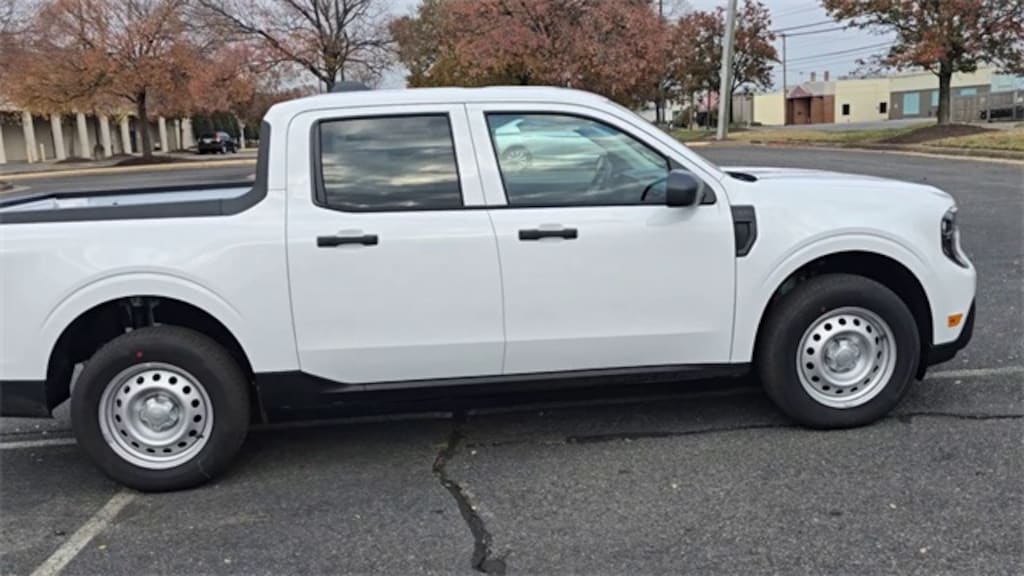 New 2025 Ford Maverick XL Crew Cab