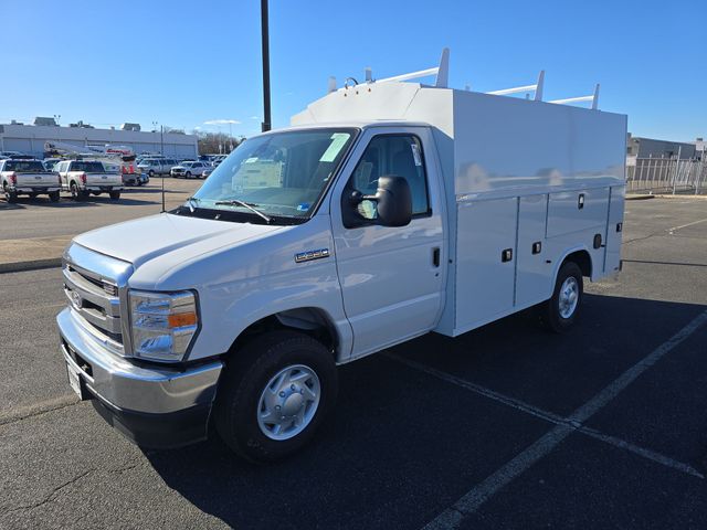 2026 Ford E-Series SRW E-350 Super Duty 138 in WB's photo