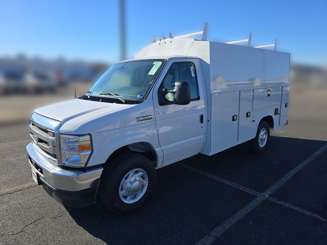 2026 Ford E-Series SRW E-350 Super Duty 138 in WB's photo