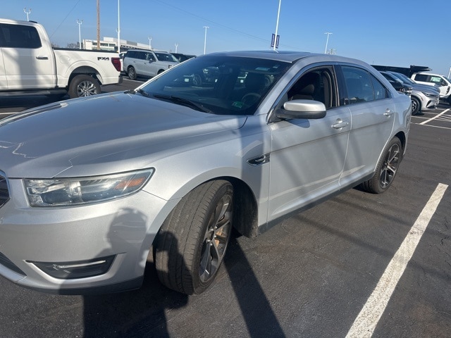 2015 Ford Taurus SEL's photo