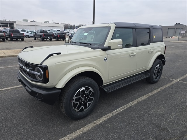 2025 Ford Bronco 4-Door Outer Banks's photo