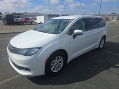 2022 Chrysler Voyager LX Minivan/Van