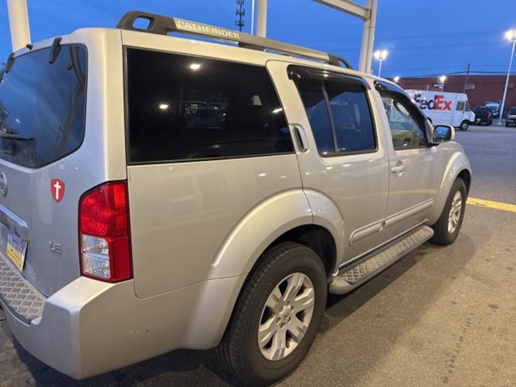 Used 2006 Nissan Pathfinder LE SUV