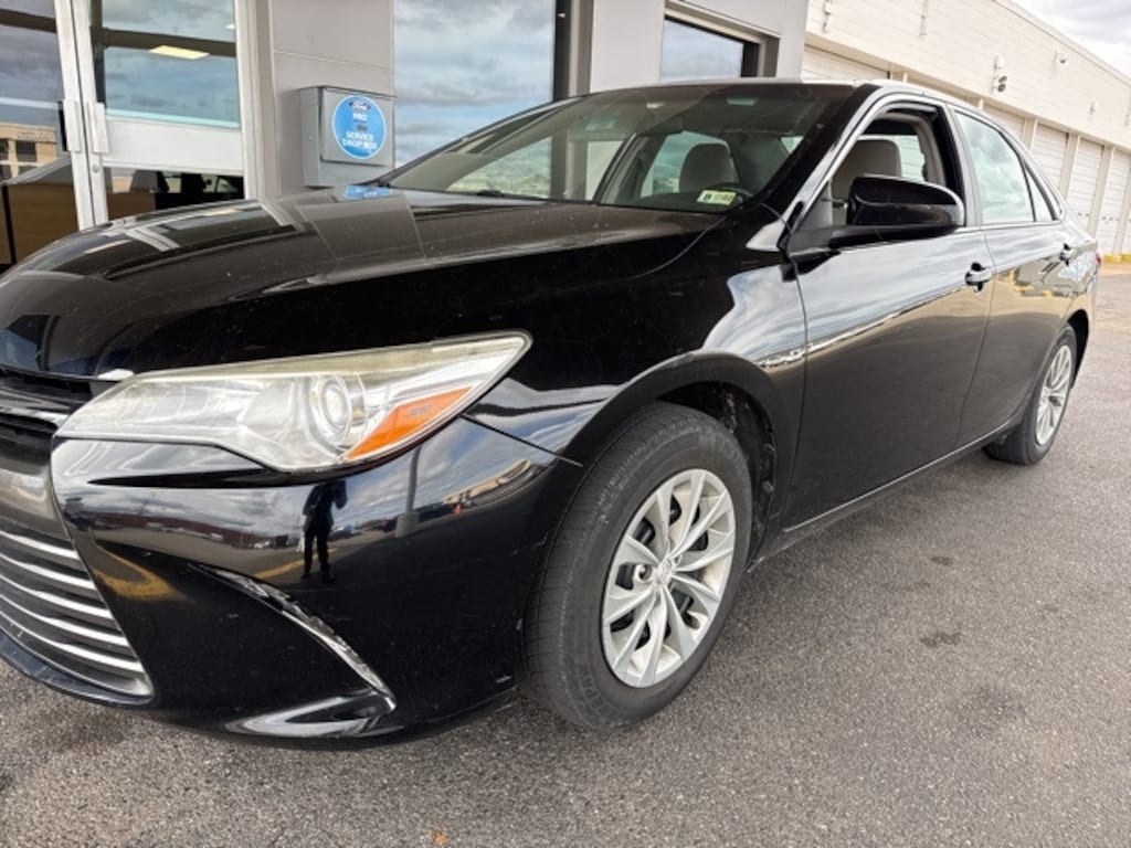 Used 2017 Toyota Camry XLE Sedan