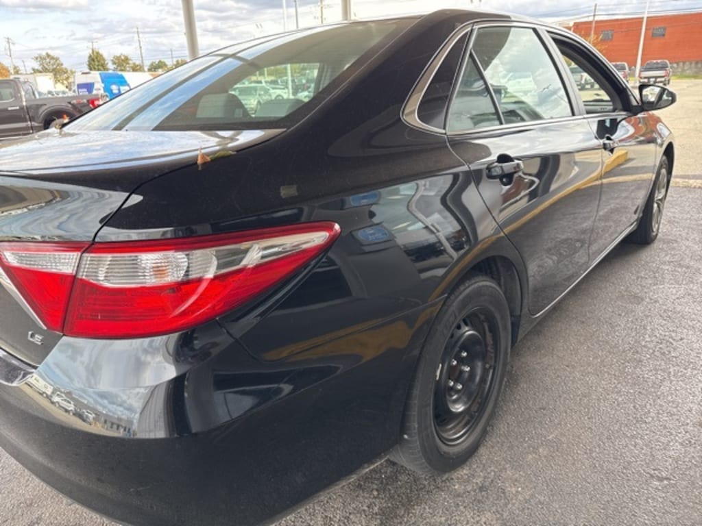 Used 2017 Toyota Camry XLE Sedan