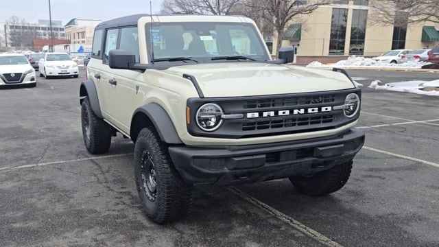 2025 Ford Bronco 4-Door Base
