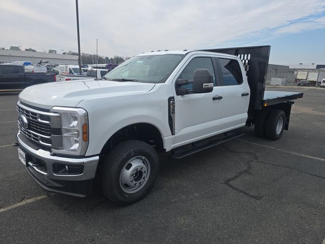 2026 Ford F-350 Chassis Crew Cab/Chassis 