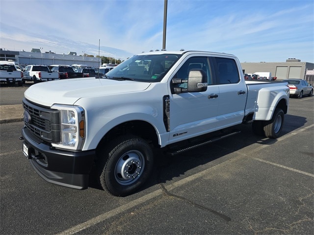 2026 Ford F-350 Super Duty XL's photo