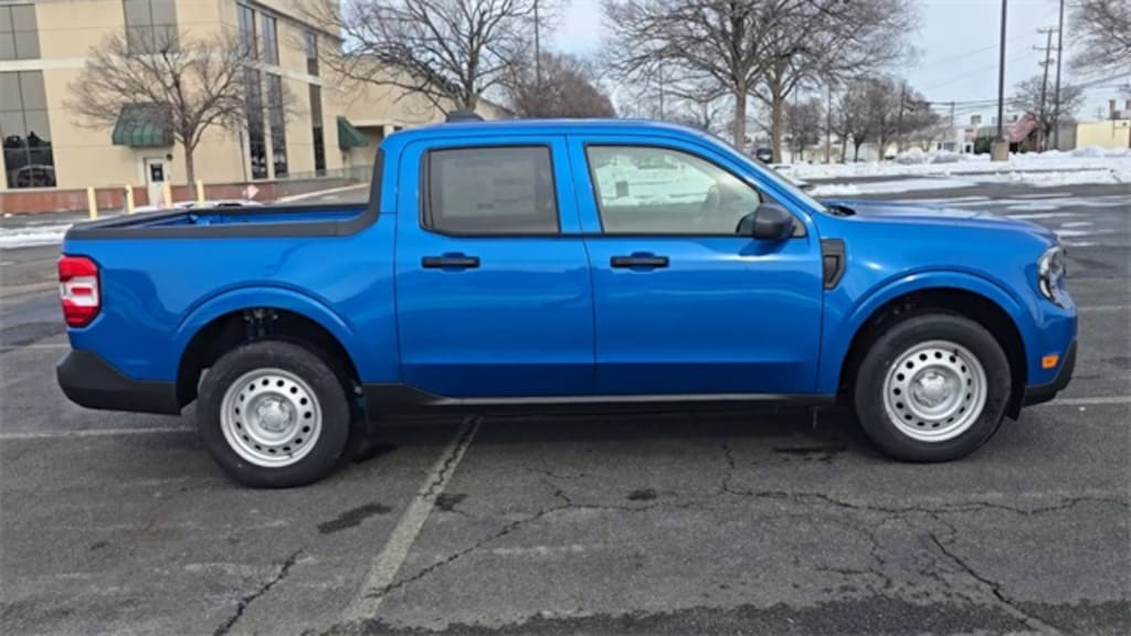 New 2025 Ford Maverick XL Crew Cab