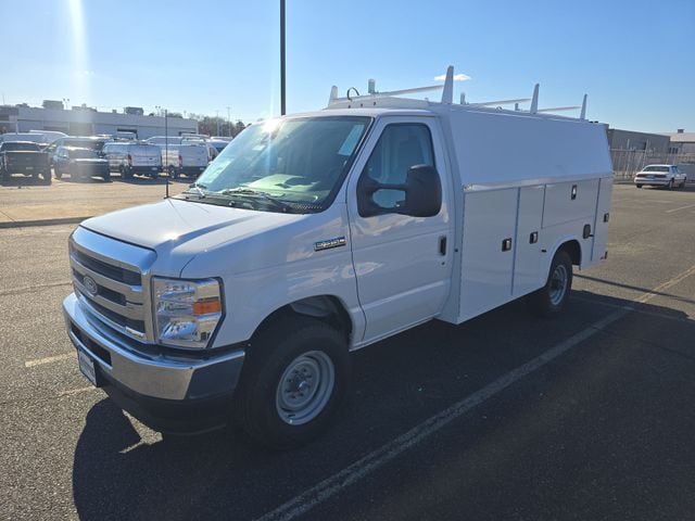 2026 Ford E-Series SRW E-350 Super Duty 138 in WB's photo