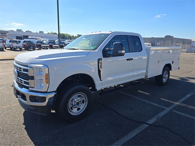 2025 Ford F-350 Super Duty Chassis Cab XL's photo