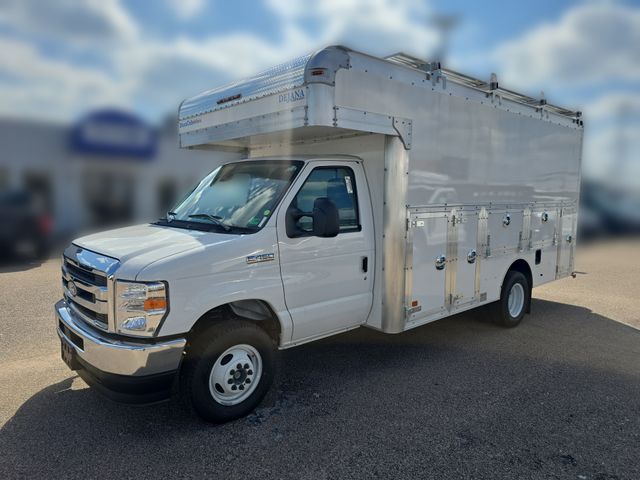 2026 Ford E-Series DRW E-450 Super Duty 158 in WB's photo
